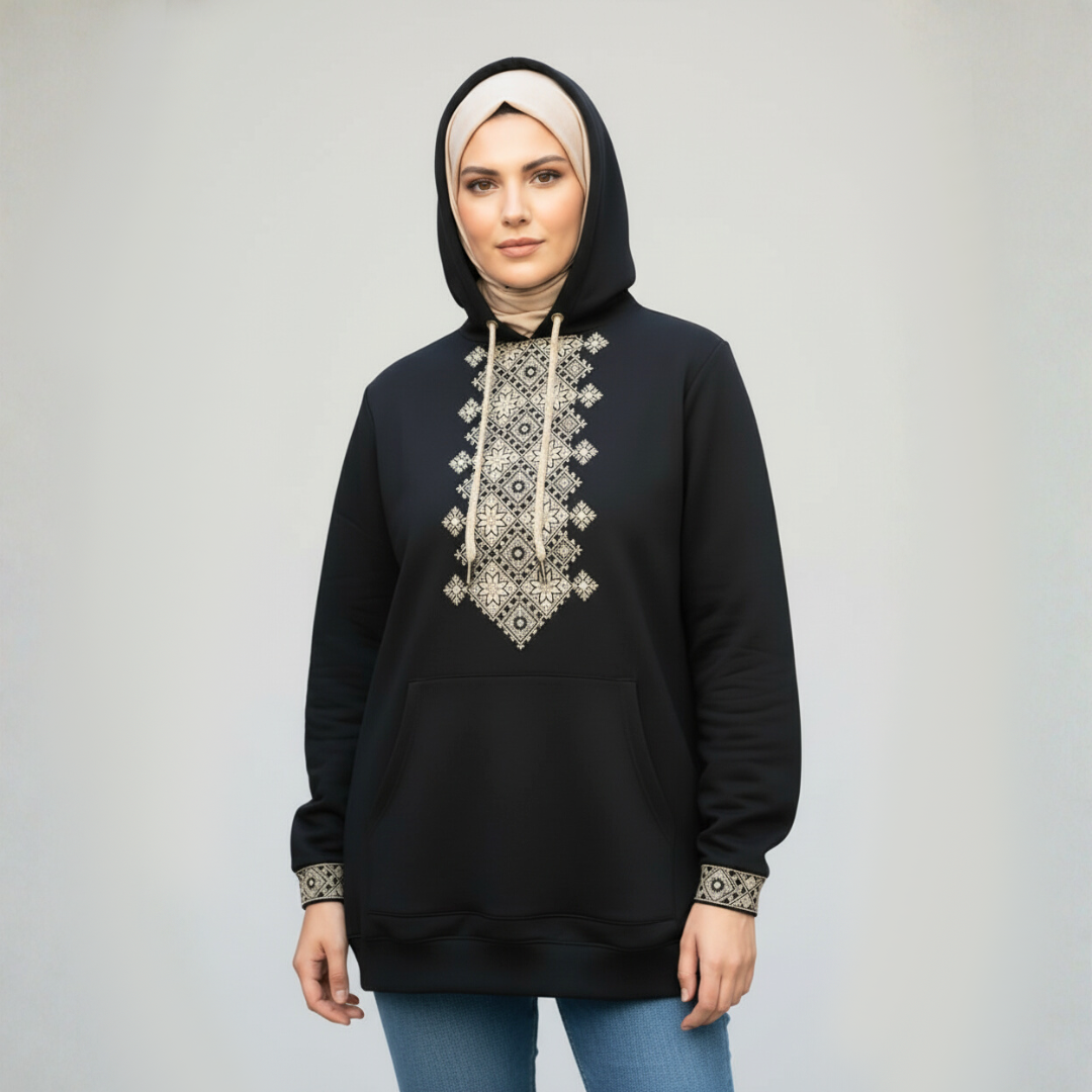 Hoodie Noir avec Broderie Traditionnelle Élégante