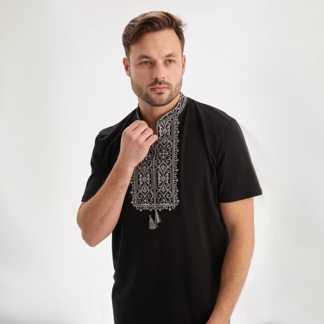 Tshirt noir avec broderie artisanale marocaine blanche