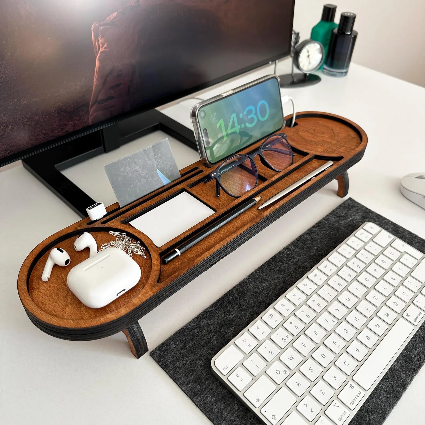Organisateur et Station d'Accueil de Bureau en Bois