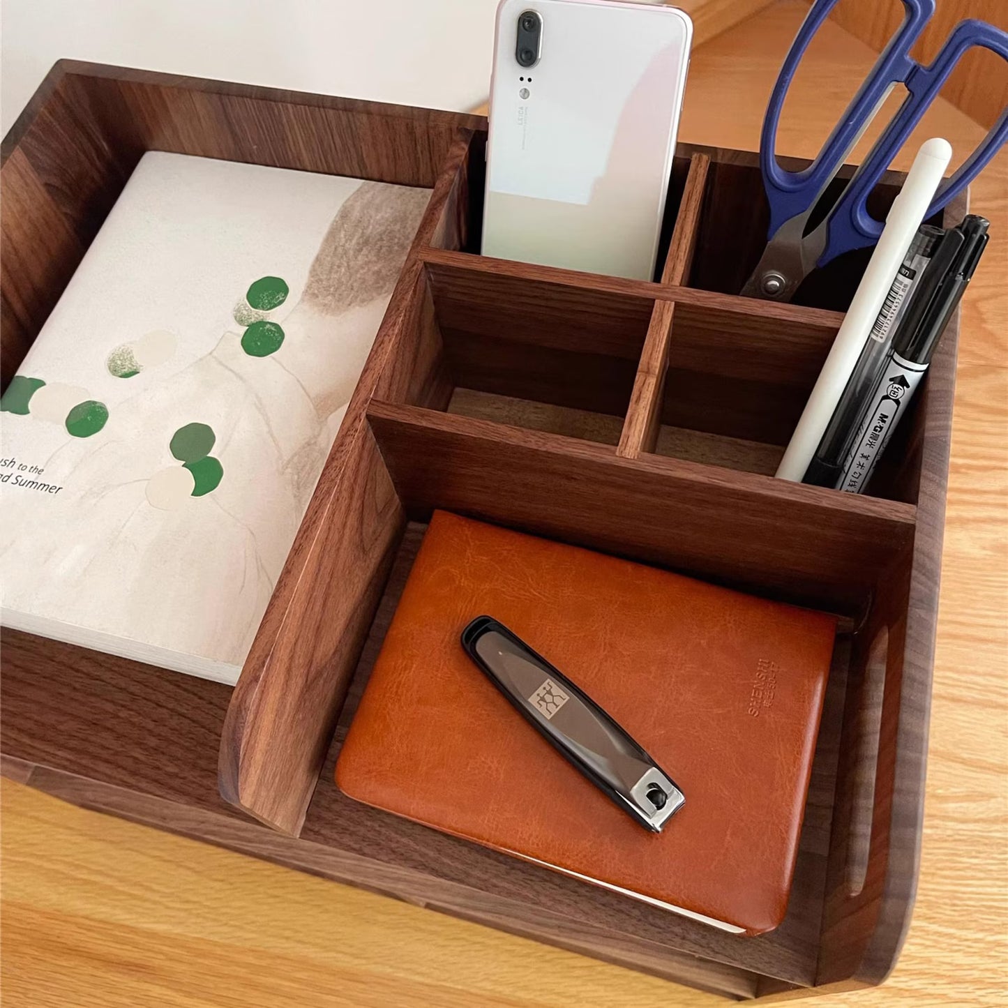 Organisateur & Rangement Élégant pour Documents et Accessoires
